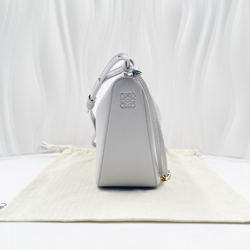 LOEWE Hammock Hobo Bag Light Grey Grained Calfskin - Picture 4 of 13